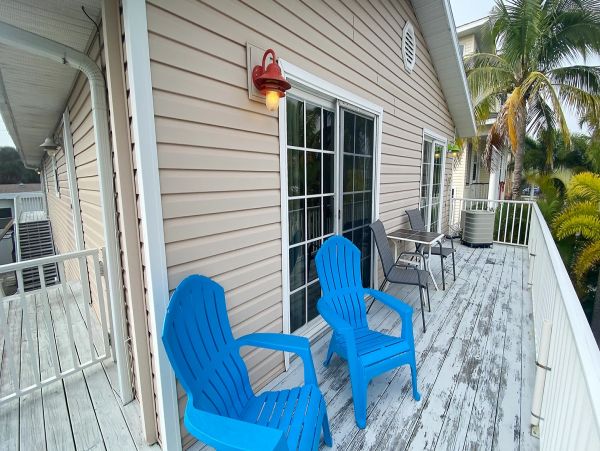 Bradenton Beach 2 Bedroom Condo Walk to Beach