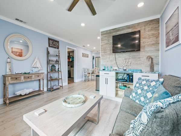 Bay to Beach Three Bedroom Vacation Home in Anna Maria Island