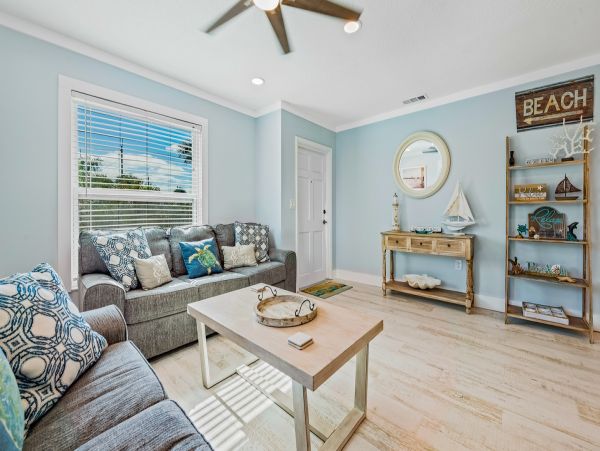 Bay to Beach Three Bedroom Vacation Home in Anna Maria Island