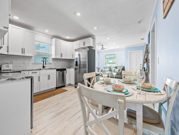 Bay to Beach Three Bedroom Vacation Home in Anna Maria Island