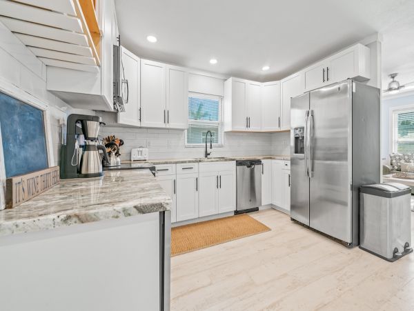 Bay to Beach Three Bedroom Vacation Home in Anna Maria Island