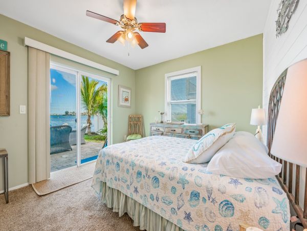 Bay to Beach Three Bedroom Vacation Home in Anna Maria Island