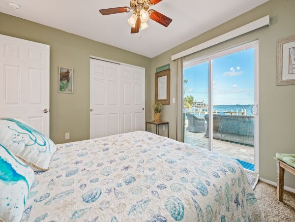 Bay to Beach Three Bedroom Vacation Home in Anna Maria Island