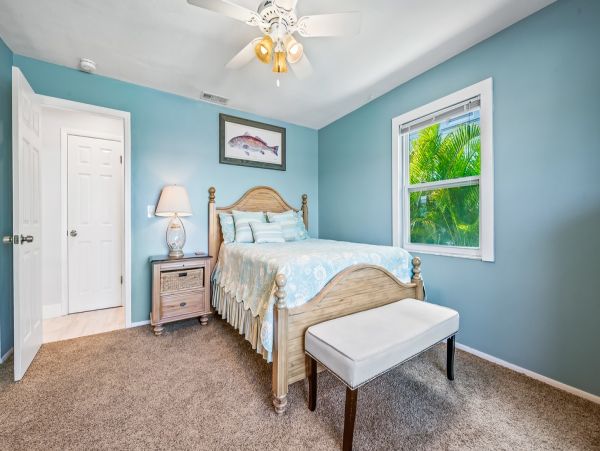 Bay to Beach Three Bedroom Vacation Home in Anna Maria Island