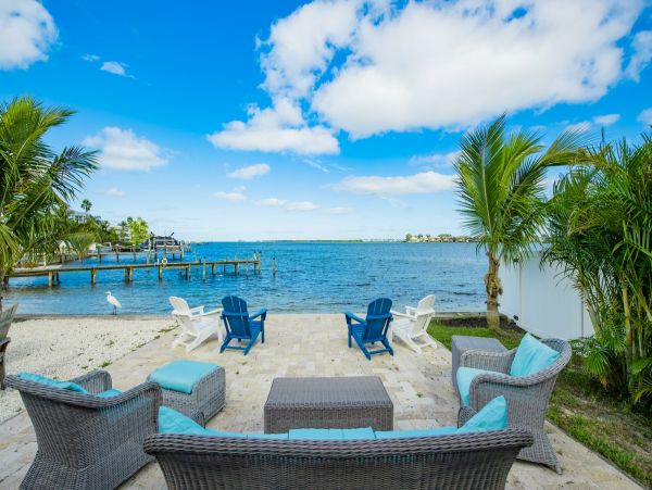 Bay to Beach Three Bedroom Vacation Home in Anna Maria Island