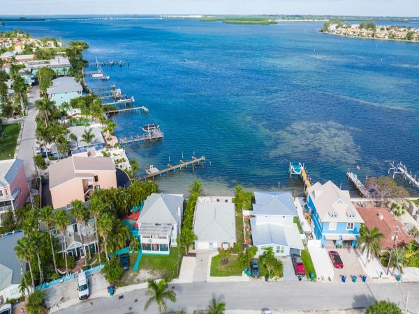 Bay to Beach Three Bedroom Vacation Home in Anna Maria Island