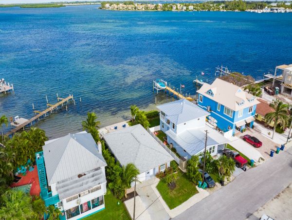 Bay to Beach Three Bedroom Vacation Home in Anna Maria Island