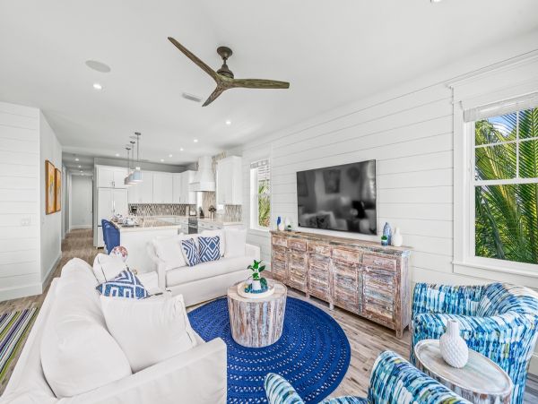 Gorgeous Brand New Build! Sleeps 18 Guests