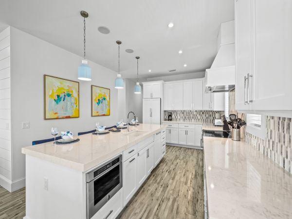 Gorgeous Brand New Build! Sleeps 18 Guests