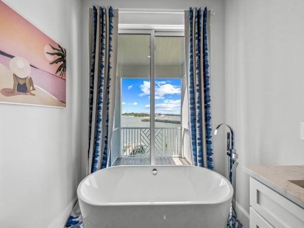 Gorgeous Brand New Build! Sleeps 18 Guests