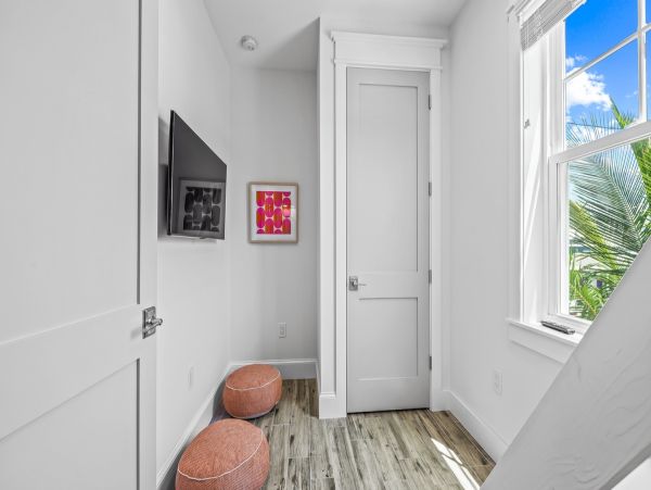 Gorgeous Brand New Build! Sleeps 18 Guests