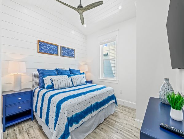 Gorgeous Brand New Build! Sleeps 18 Guests