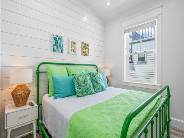 Gorgeous Brand New Build! Sleeps 18 Guests