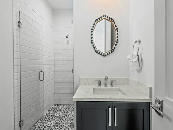 Gorgeous Brand New Build! Sleeps 18 Guests