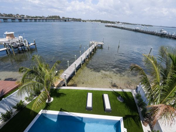 Gorgeous Brand New Build! Sleeps 18 Guests