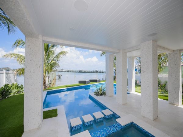Gorgeous Brand New Build! Sleeps 18 Guests