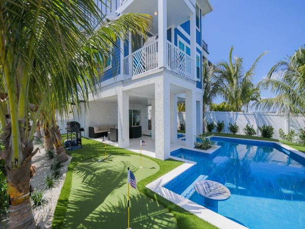 Gorgeous Brand New Build! Sleeps 18 Guests
