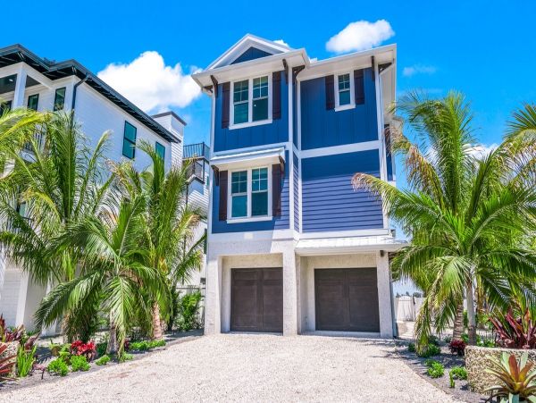 Gorgeous Brand New Build! Sleeps 18 Guests