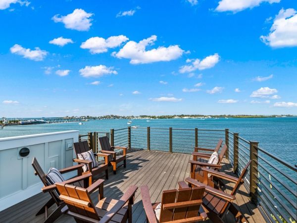 Bay View & Steps to the Beach 6 Bedroom Vacation Home in Bradenton Beach