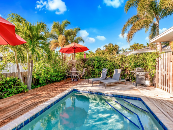 Charming Bradenton Beach two Bedroom Vacation Cottage