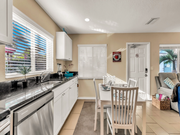 Charming Bradenton Beach two Bedroom Vacation Cottage