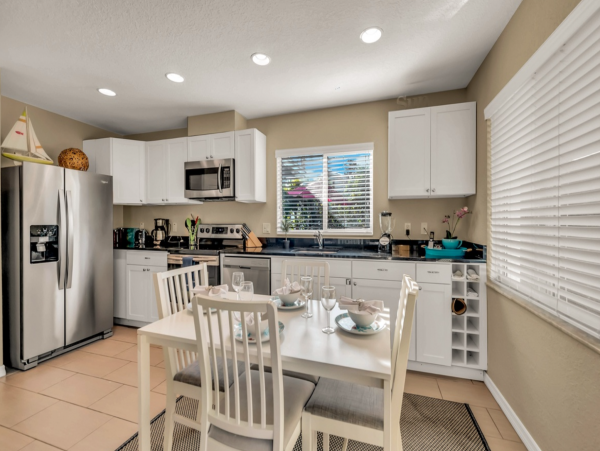 Charming Bradenton Beach two Bedroom Vacation Cottage