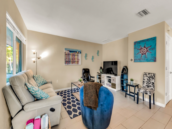 Charming Bradenton Beach two Bedroom Vacation Cottage