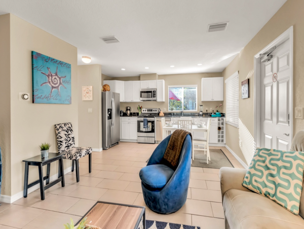 Charming Bradenton Beach two Bedroom Vacation Cottage