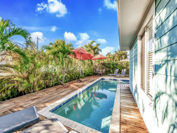 Charming Bradenton Beach two Bedroom Vacation Cottage