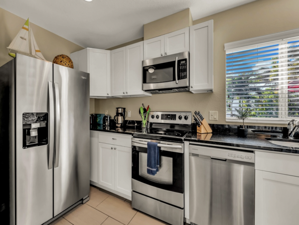 Charming Bradenton Beach two Bedroom Vacation Cottage
