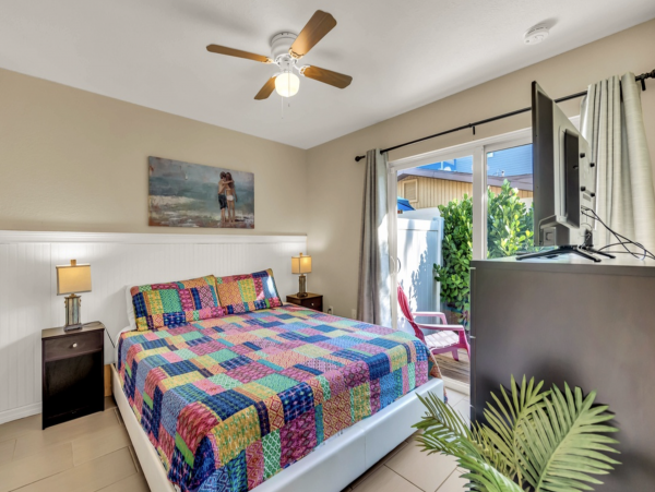 Charming Bradenton Beach two Bedroom Vacation Cottage