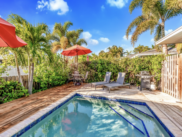 Charming Bradenton Beach two Bedroom Vacation Cottage