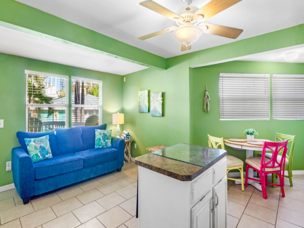 Charming Coastal Cottage Retreat - Steps from the Sand on Anna Maria Island