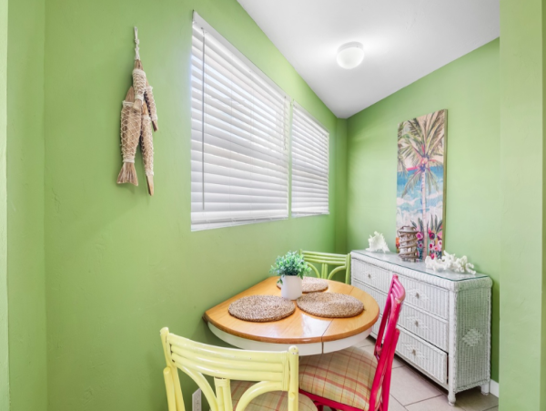 Charming Coastal Cottage Retreat - Steps from the Sand on Anna Maria Island