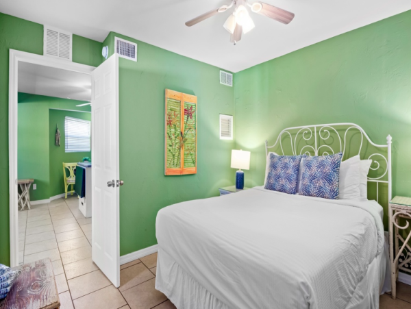 Charming Coastal Cottage Retreat - Steps from the Sand on Anna Maria Island
