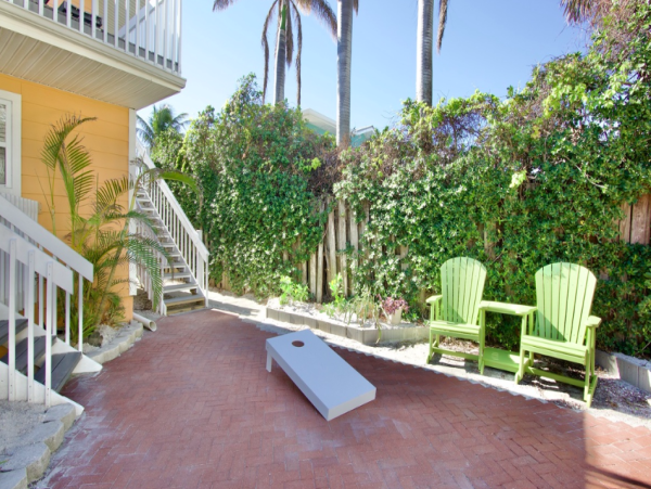 Charming Coastal Cottage Retreat - Steps from the Sand on Anna Maria Island