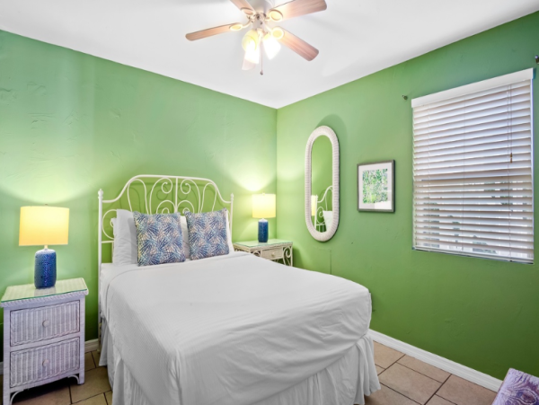 Charming Coastal Cottage Retreat - Steps from the Sand on Anna Maria Island