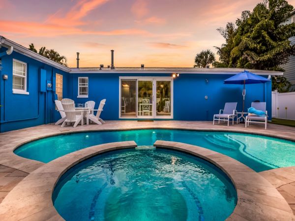 Three Bedroom Vacation Home Walk to Beach