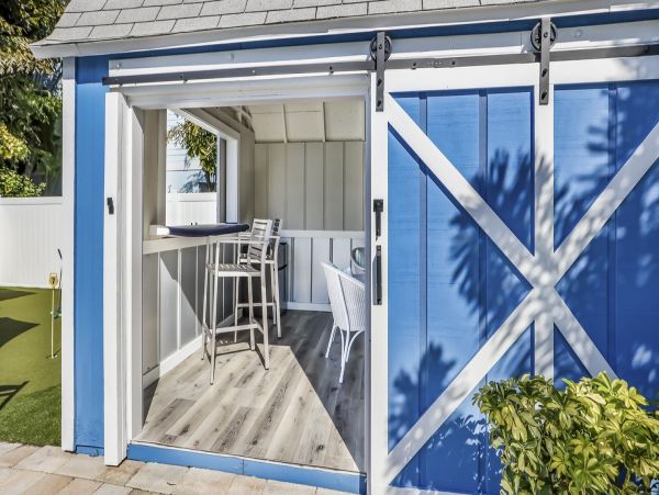 Three Bedroom Vacation Home Walk to Beach