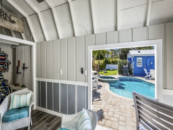 Three Bedroom Vacation Home Walk to Beach