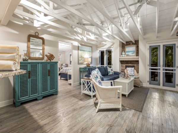 Three Bedroom Vacation Home Walk to Beach