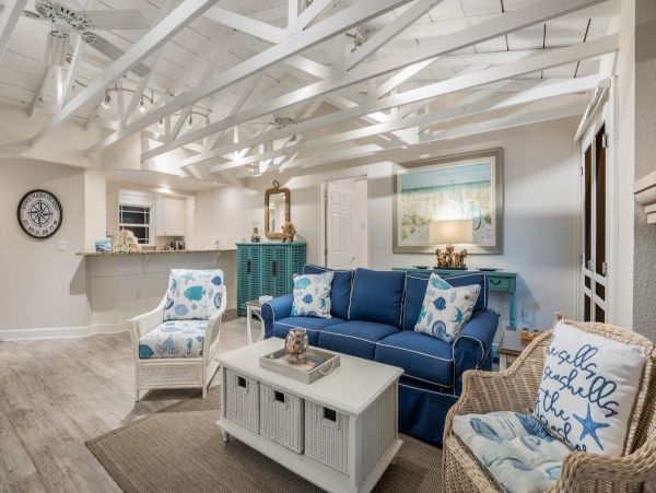 Three Bedroom Vacation Home Walk to Beach