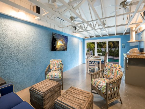 Three Bedroom Vacation Home Walk to Beach