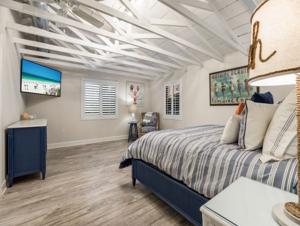 Three Bedroom Vacation Home Walk to Beach