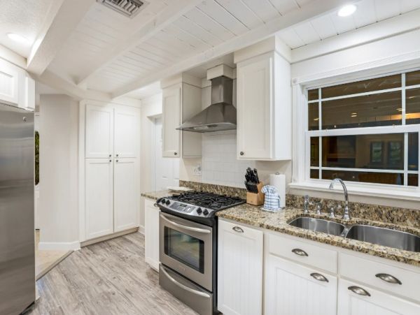 Three Bedroom Vacation Home Walk to Beach