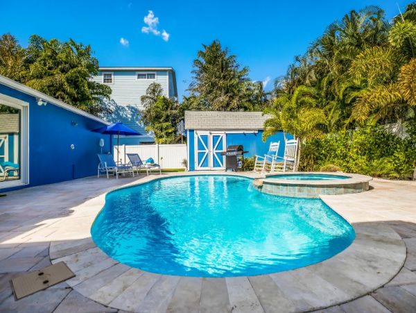 Three Bedroom Vacation Home Walk to Beach