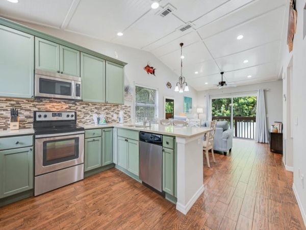Holmes Beach 3 Bedroom Duplex with Private Pool Sleeps 6