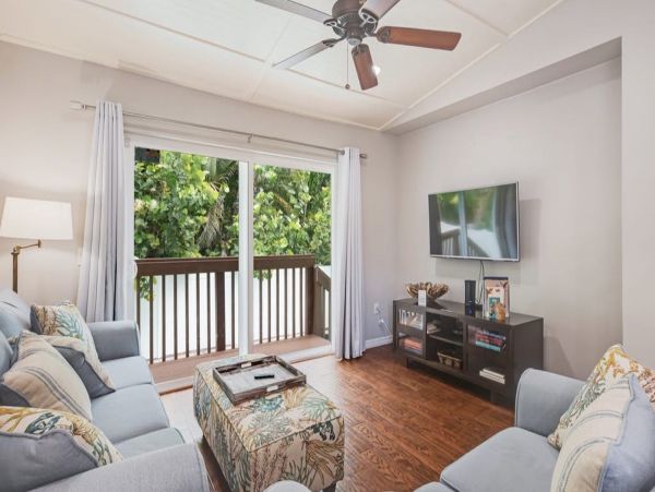 Holmes Beach 3 Bedroom Duplex with Private Pool Sleeps 6