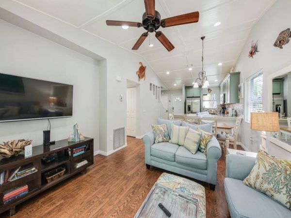 Holmes Beach 3 Bedroom Duplex with Private Pool Sleeps 6