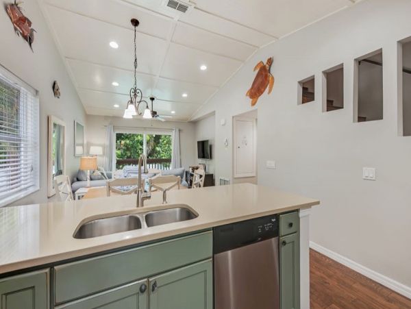 Holmes Beach 3 Bedroom Duplex with Private Pool Sleeps 6